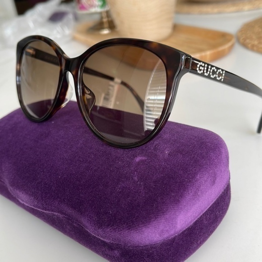 GUCCI 56mm Cat Eye Sunglasses